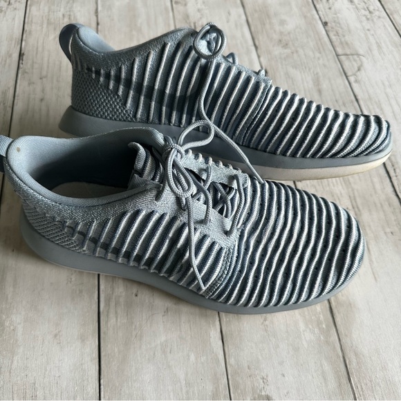 PREOWNED NIKE WOMENS ROSHE TWO FLY KNIT RUNNING SNEAKERS BLUE RIBBED SIZE 8.5 - Picture 1 of 9